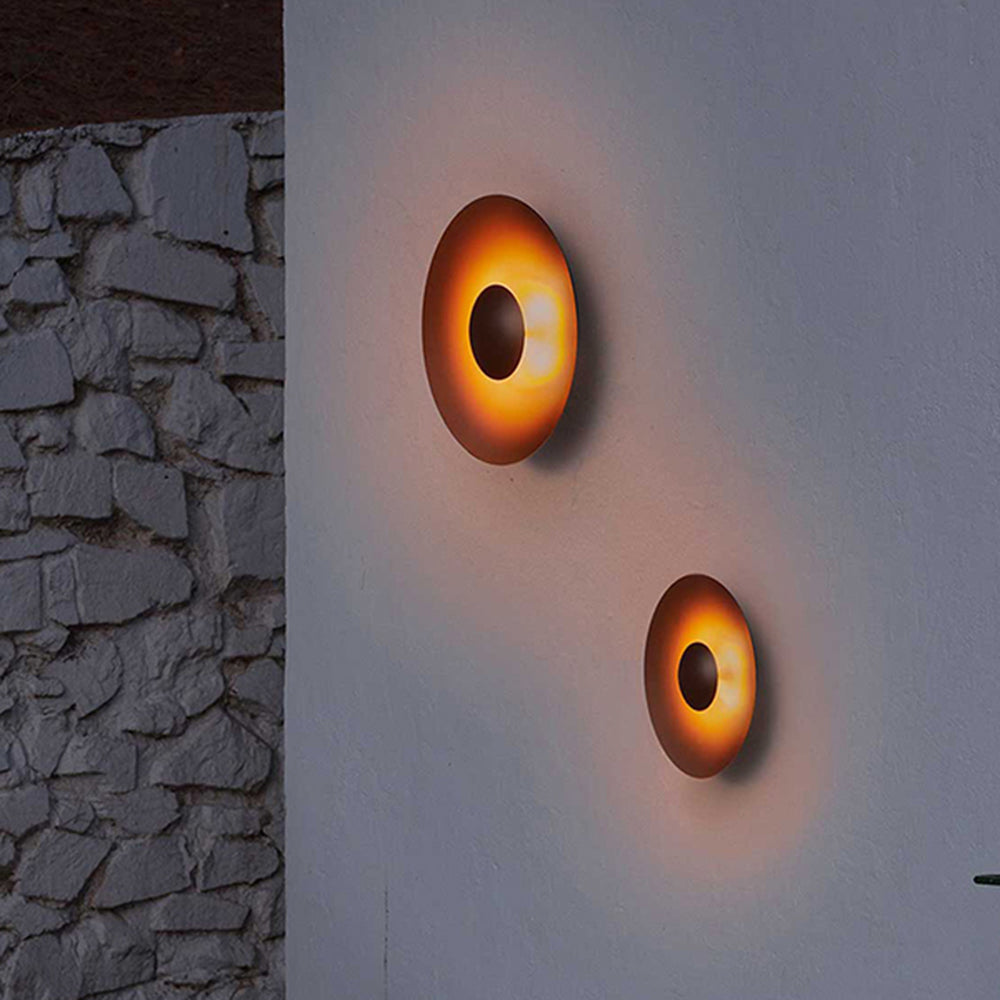 Ray Designer Round Metal Outdoor Wall Lamp, Black/White - Neutralighting