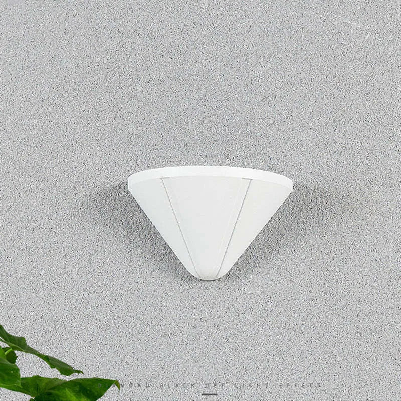 Ray Modern Cone Metal Outdoor Wall Lamp, Black | ventumra