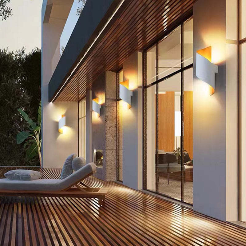 Travin Modern Conch Shape Spiral Outdoor Wall Lamp, Black/White/Gold | ventumra