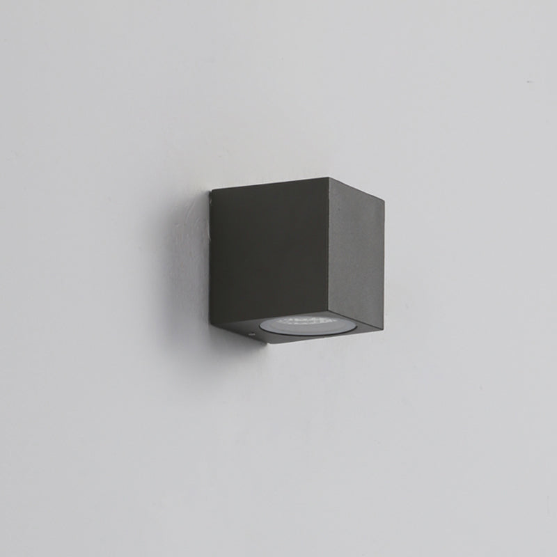 Tavon Minimalist Metal Square Outdoor Wall Lamp, Black | ventumra