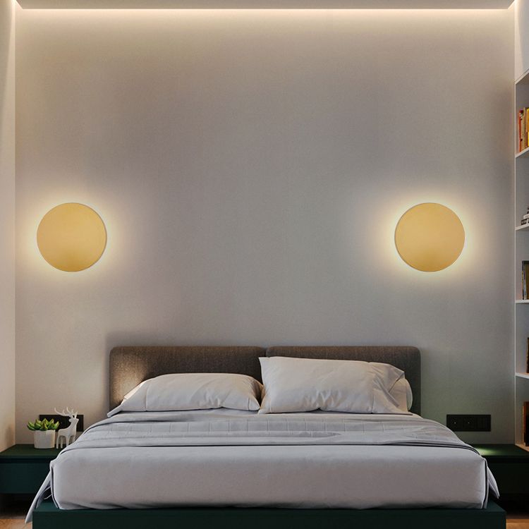 Arisha Minimalist Round Wall Mounted Lamp, Metal, Bedside/Living Room | ventumra