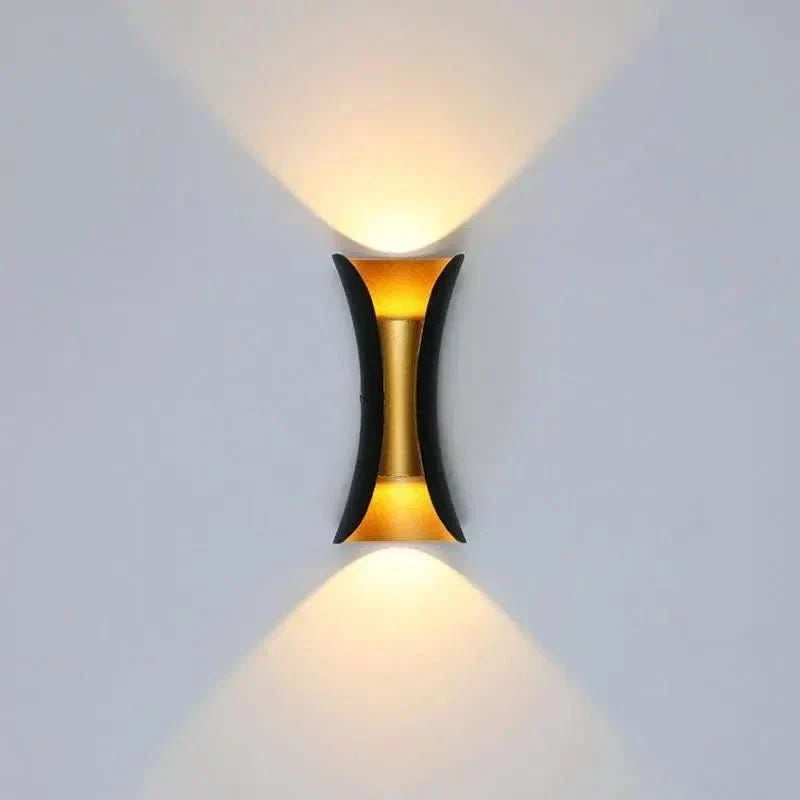 Luz de pared LED curva para exteriores NovaCurve — Protección impermeable con clasificación IP65