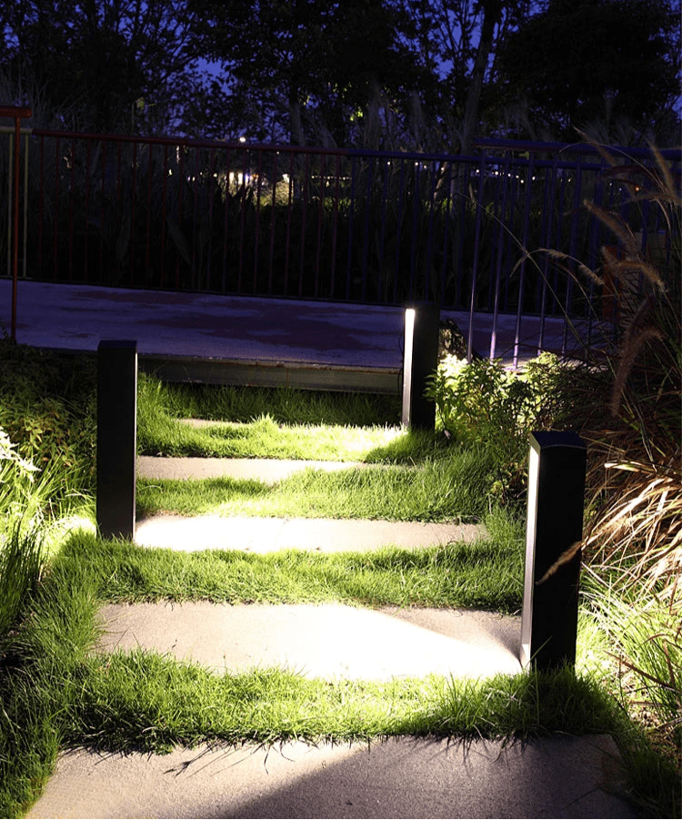 LumaGard LED Outdoor Lawn Lamp Weatherproof Garden Light