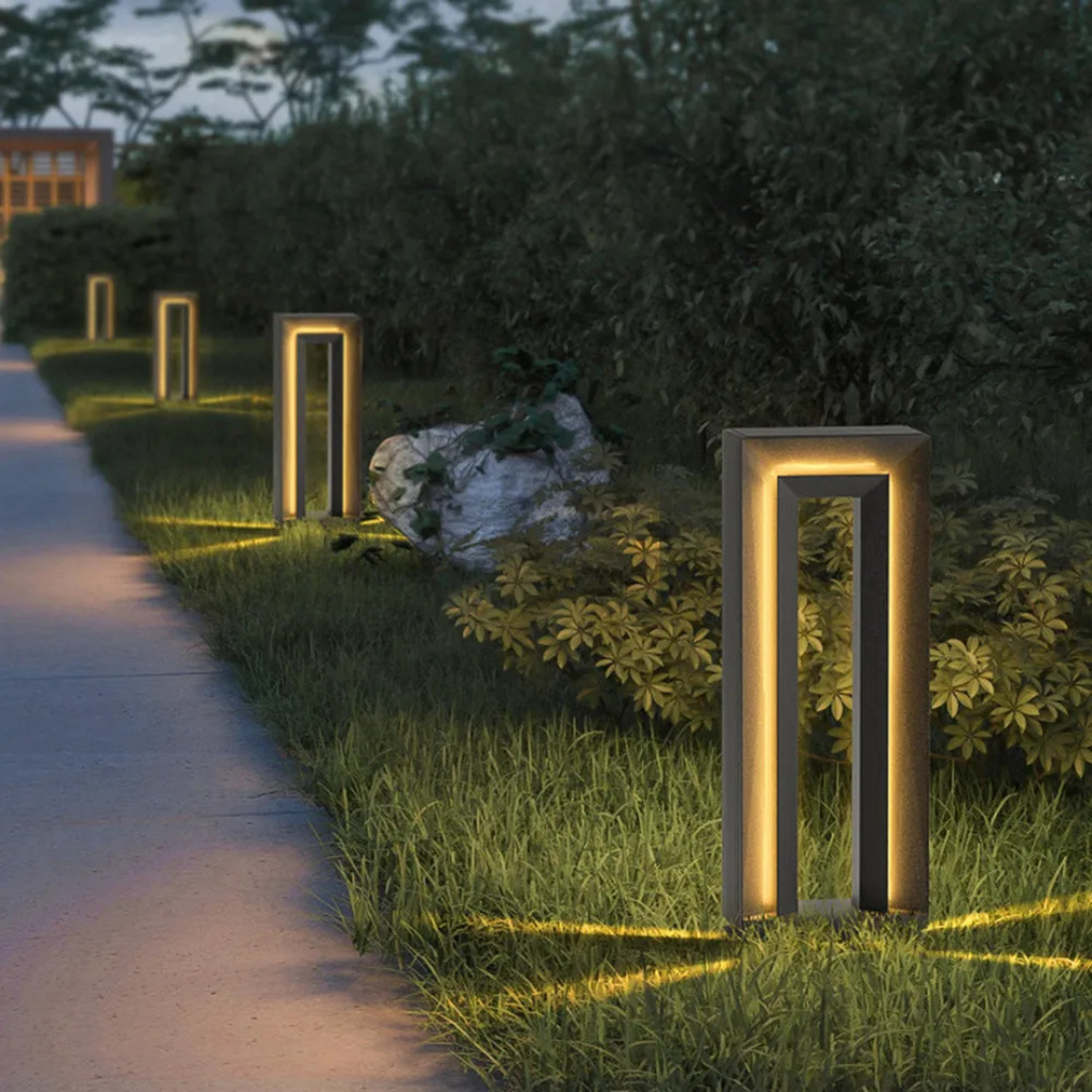 LumaVerde Solar Garden Lamp Auto On At Dusk Warm Glow