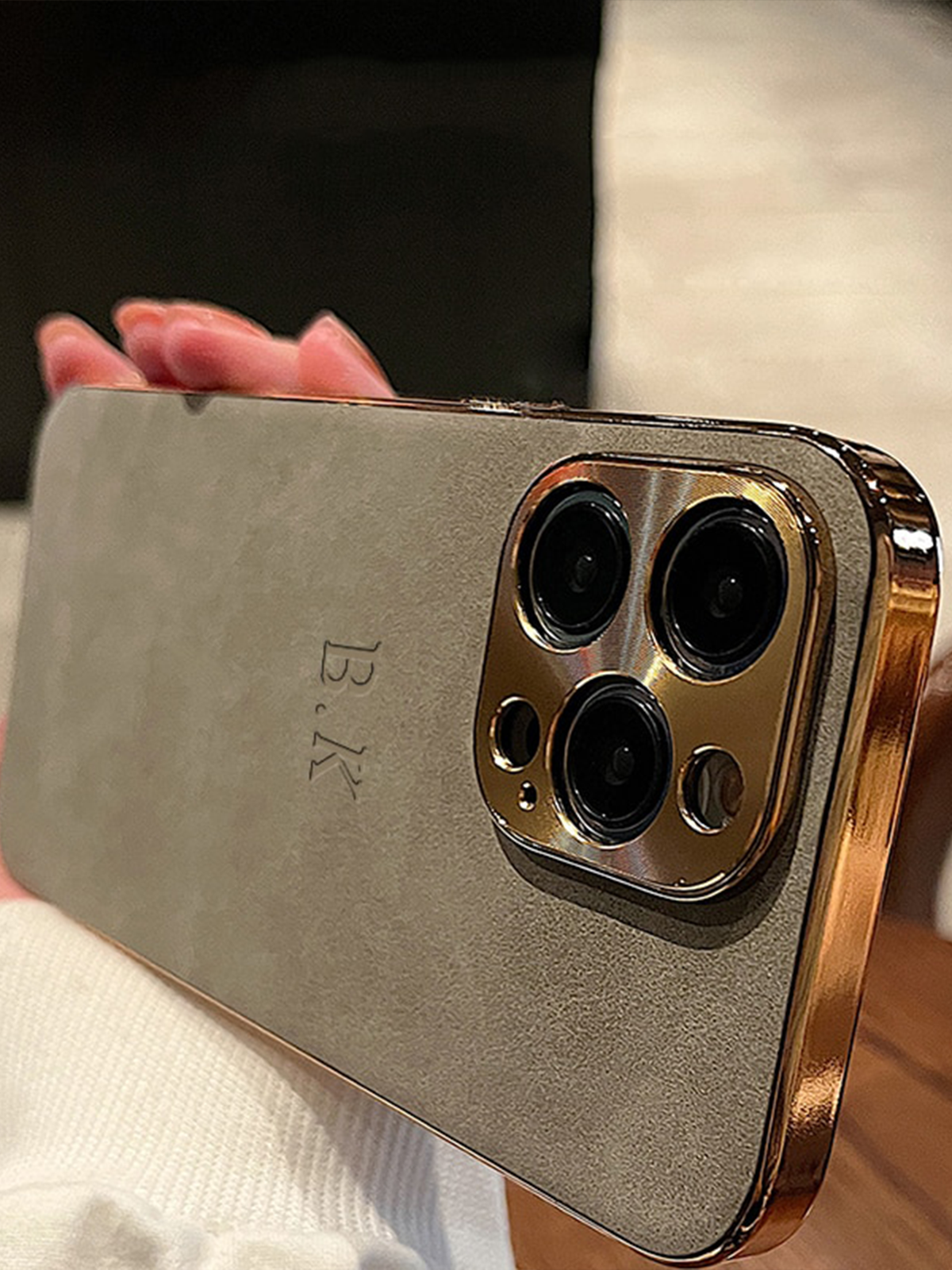 Capa de luxo em pele Luminex para iPhone — estrutura brilhante protetora