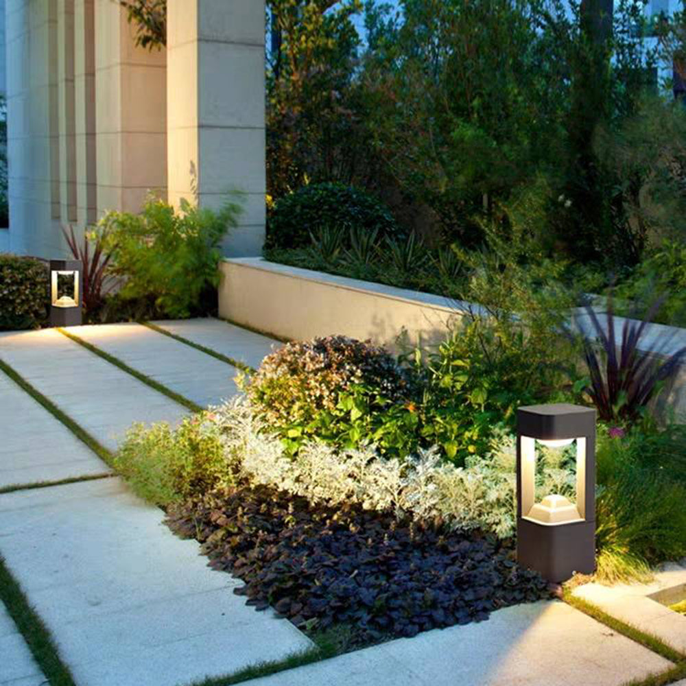 Ray Contemporary Metal Triangular Hollow Outdoor Path Light, Black | ventumra