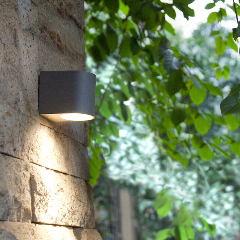 Tavon Minimalist Metal Square Outdoor Wall Lamp, Black | ventumra