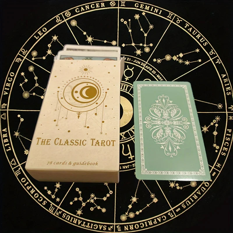 Traditionell tarotkortlek — 78 illustrerade kort för läsningar