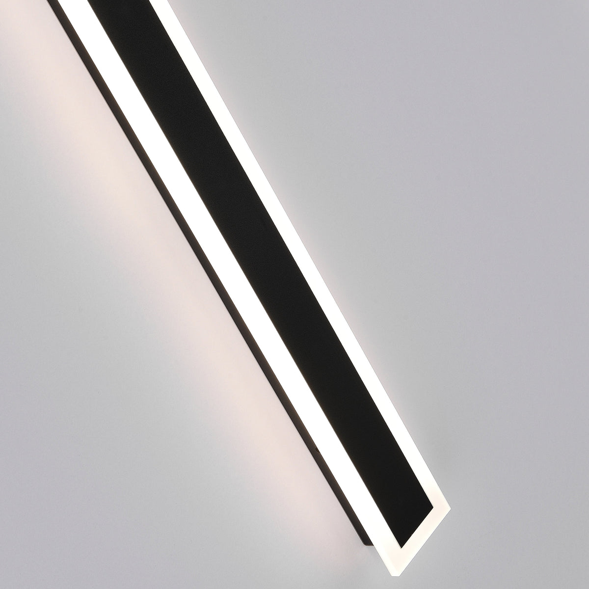 Vynn Linear Outdoor Wall Lamp | ventumra