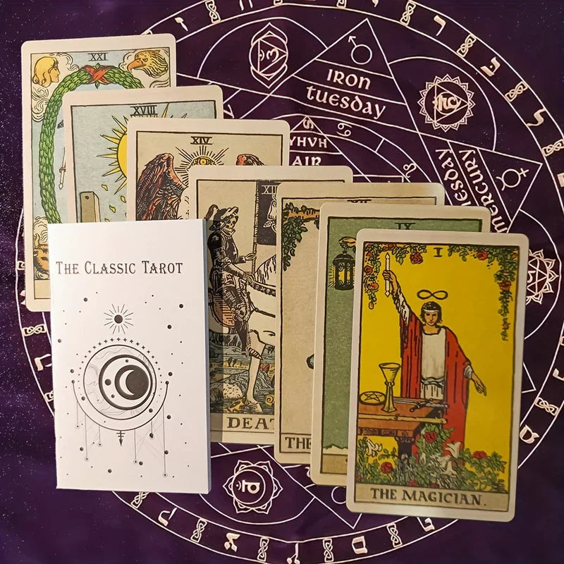 Traditionell tarotkortlek — 78 illustrerade kort för läsningar