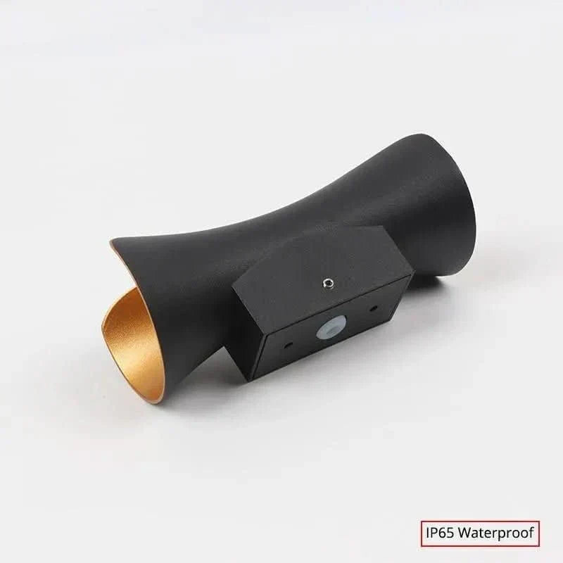 Luz de pared LED curva para exteriores NovaCurve — Protección impermeable con clasificación IP65