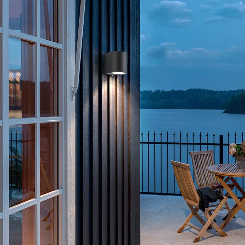 Tavon Minimalist Metal Square Outdoor Wall Lamp, Black | ventumra