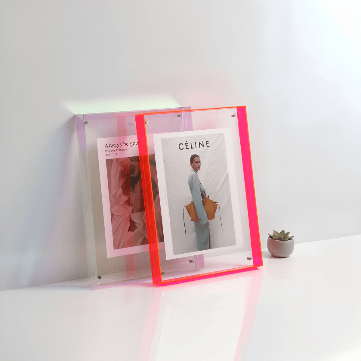 Acrylic Floating Photo Frame | Ventumra