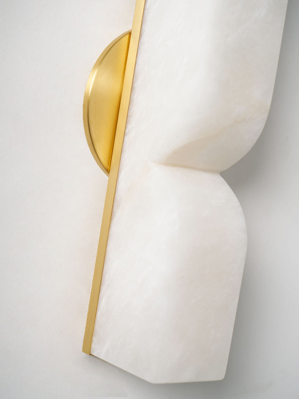 Alabaster Essence LED Wall Sconce | Ventumra