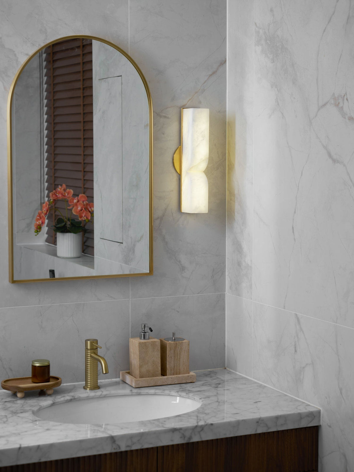Alabaster Essence LED Wall Sconce | Ventumra