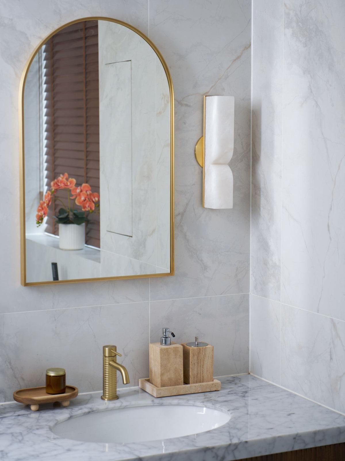 Alabaster Essence LED Wall Sconce | Ventumra