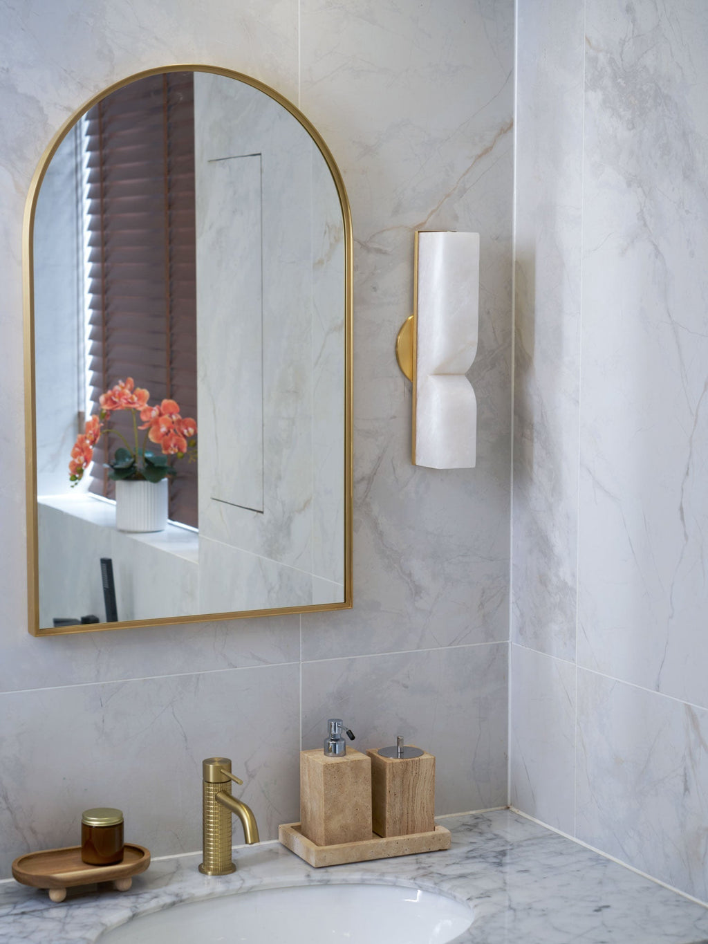 Alabaster Essence LED Wall Sconce | Ventumra