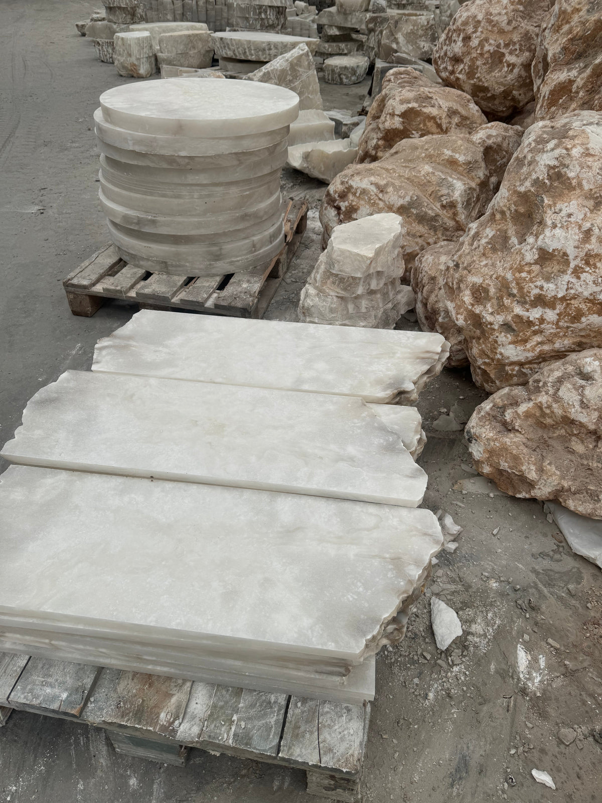Vellum Alabaster Table Lamp | Ventumra