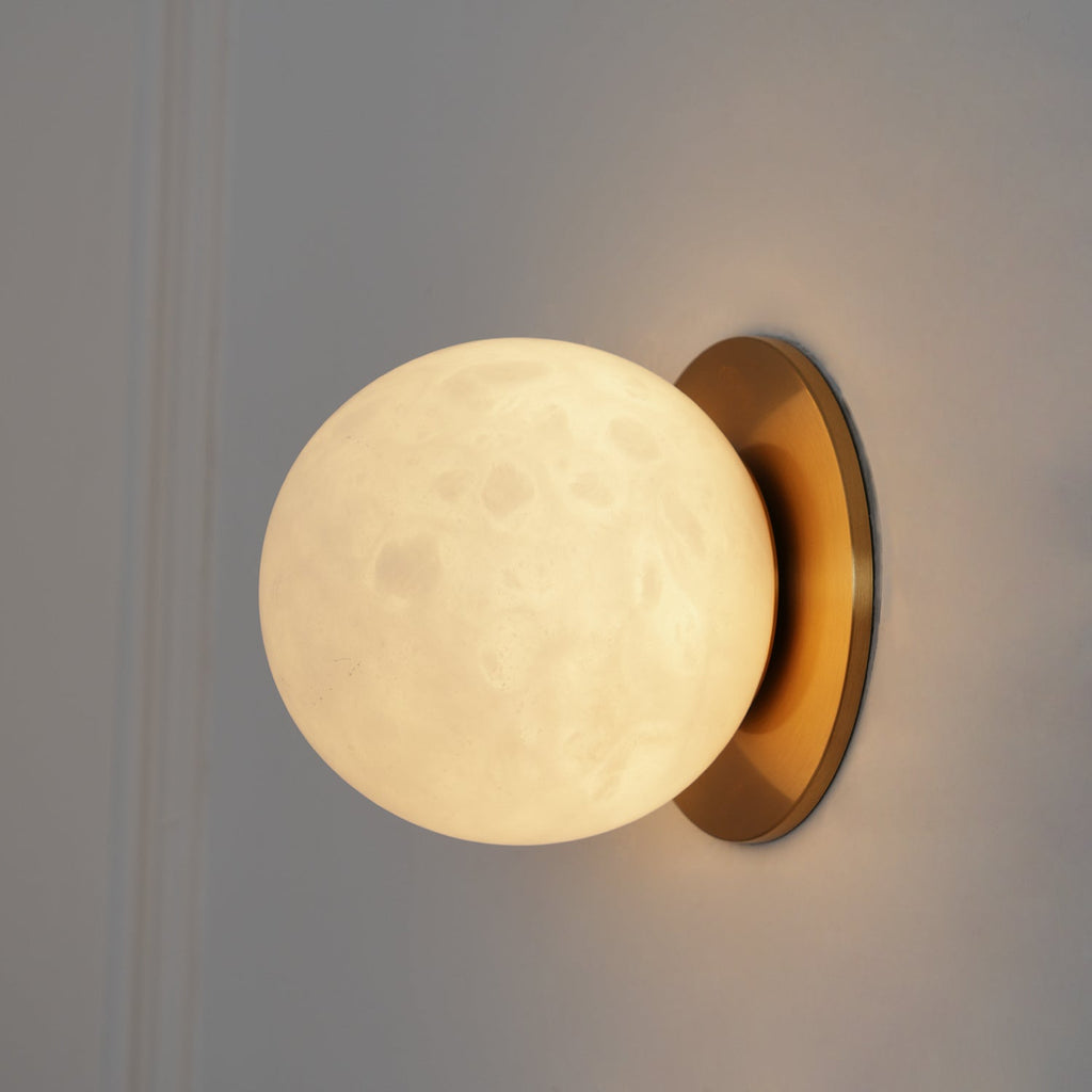Lynq Alabaster Mini Orb Wall Lamp | ventumra