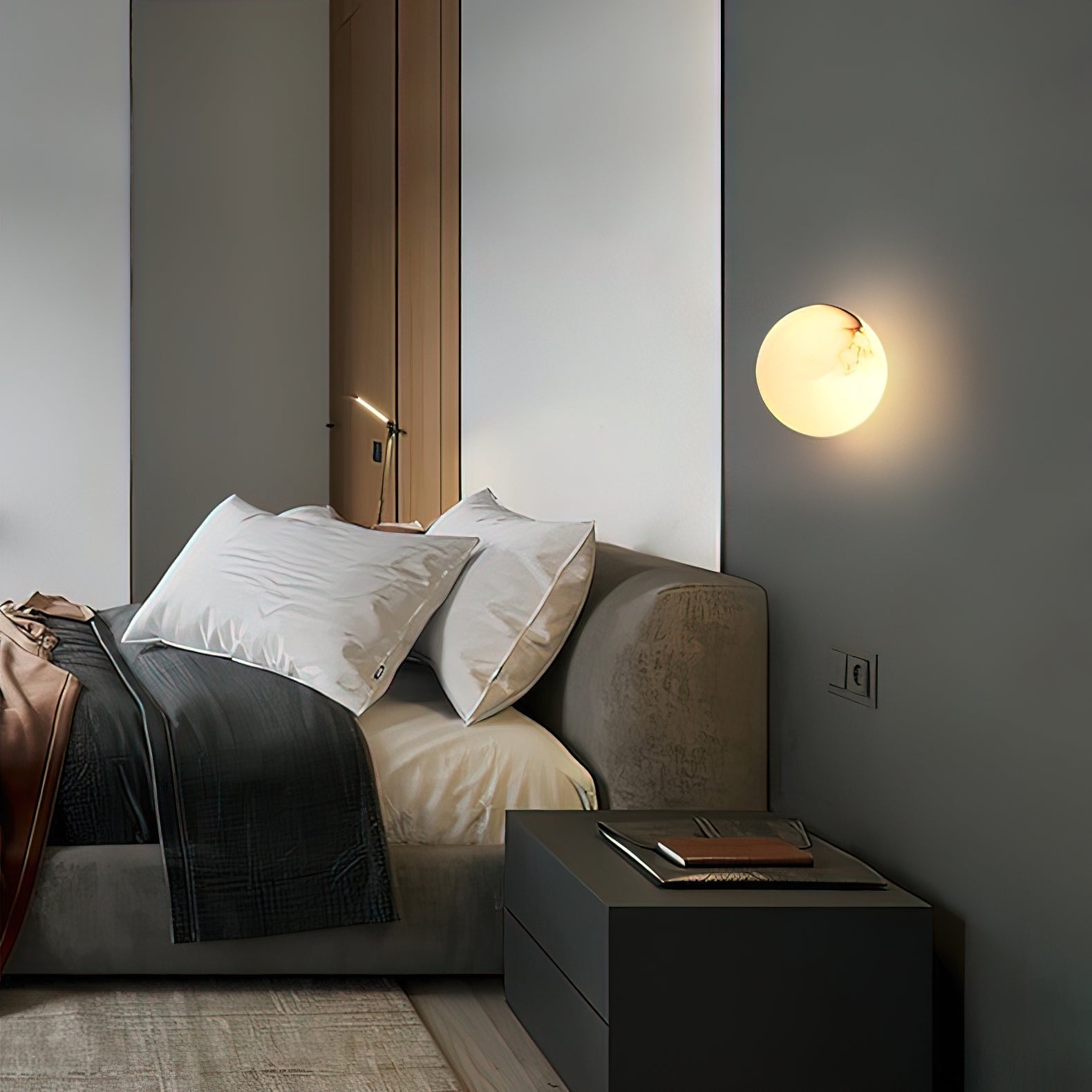 Lynq Alabaster Mini Orb Wall Lamp | ventumra