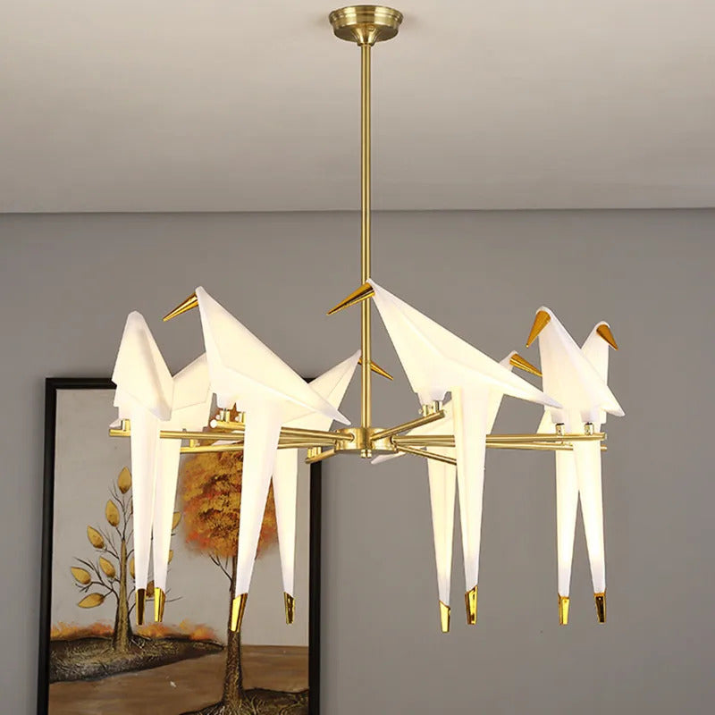 ثريا لغرفة الطعام بتصميم طائر ورقي وظلال مستوحاة من فن الأوريغامي | فينتومرا