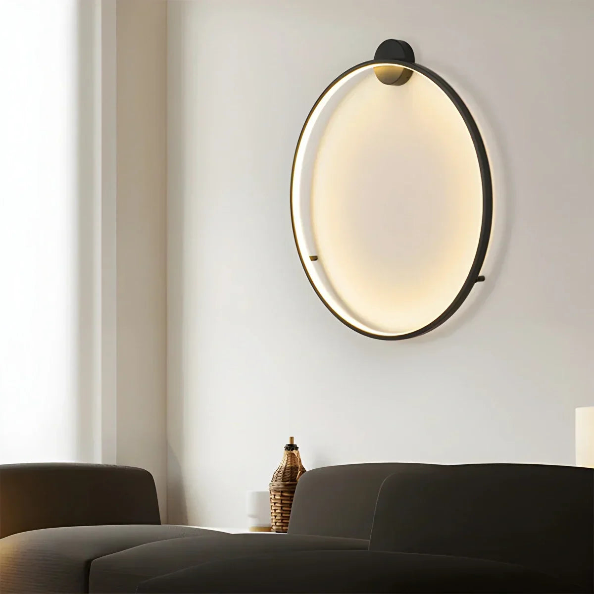مصباح جداري دائري بتقنية LED وتصميم حلقي مستدير لغرفة المعيشة | فينتومرا