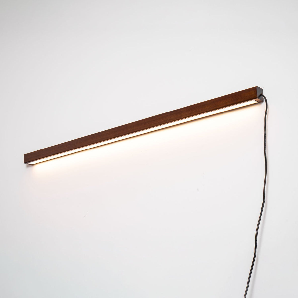 Minimalistische lineare LED-Holz-Wandleuchte zum Einstecken | Ventumra