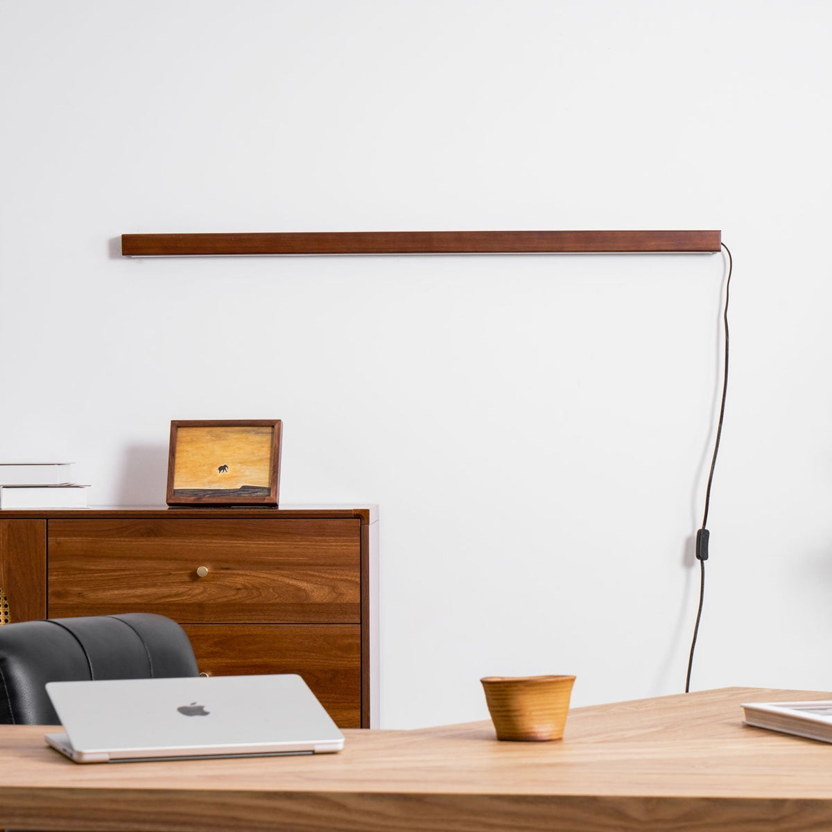 Minimalistische lineare LED-Holz-Wandleuchte zum Einstecken | Ventumra