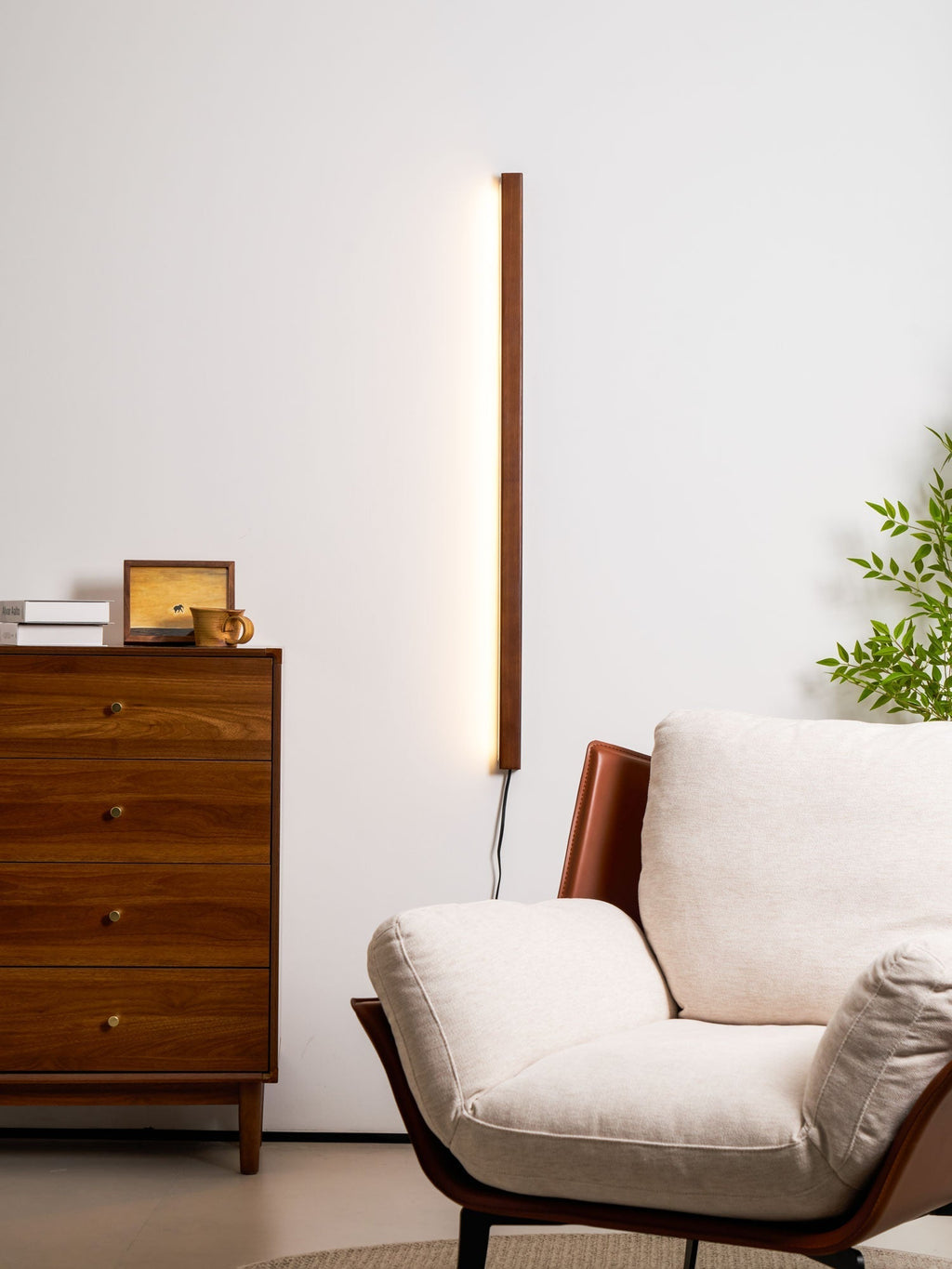 Minimalistische lineare LED-Holz-Wandleuchte zum Einstecken | Ventumra
