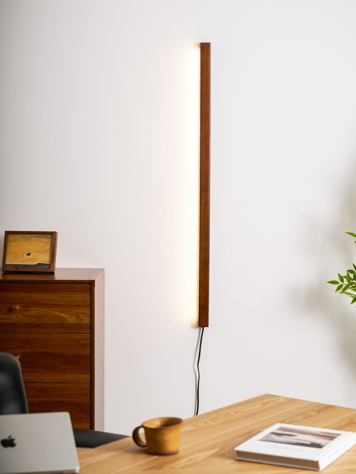 Minimalistische lineare LED-Holz-Wandleuchte zum Einstecken | Ventumra