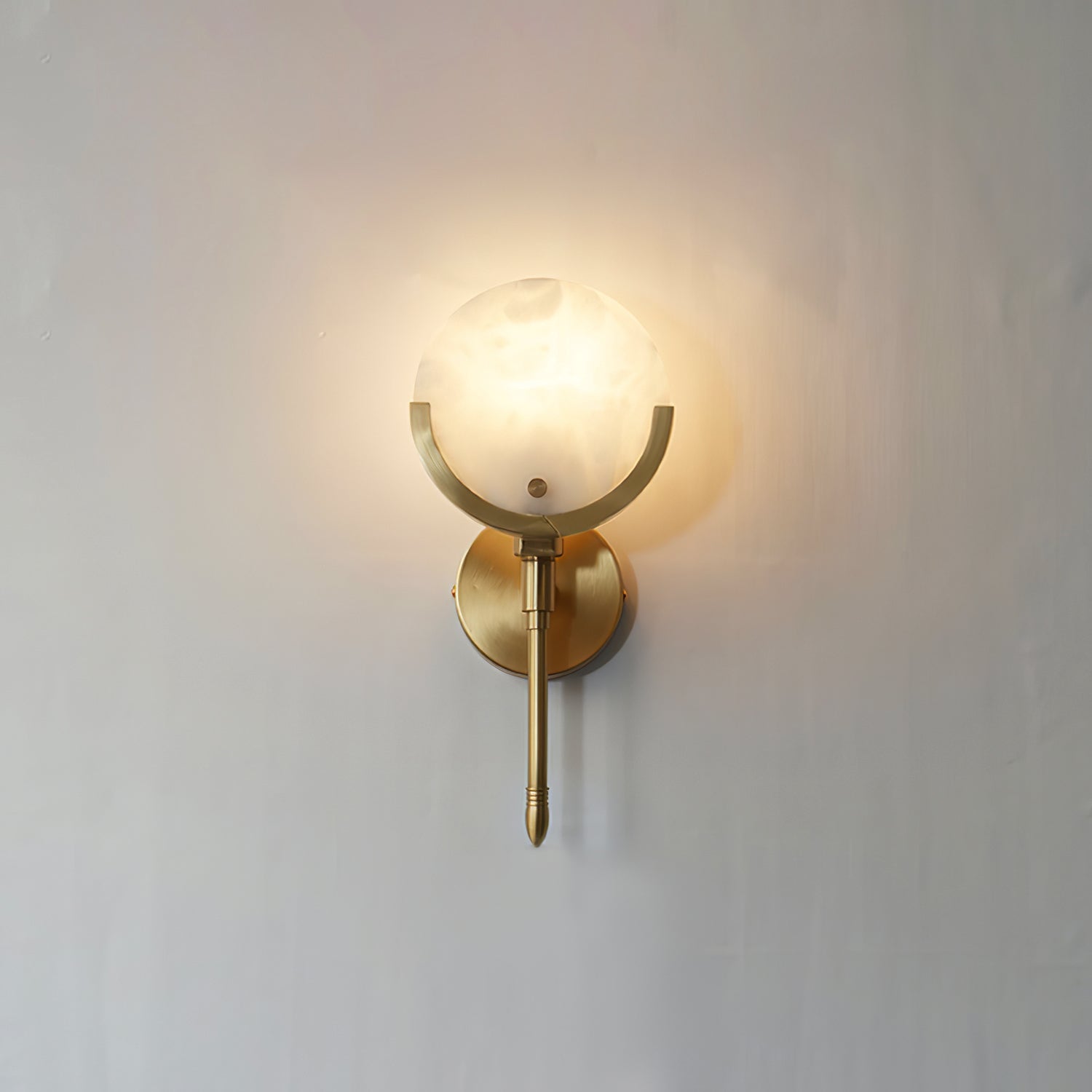 Bravi Brass Sconce Alabaster | ventumra