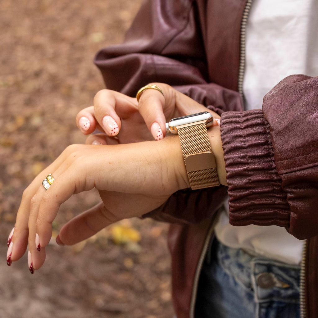 Řemínek Milanese pro Apple Watch v růžovém zlatě s elegantním provedením | Ventumra