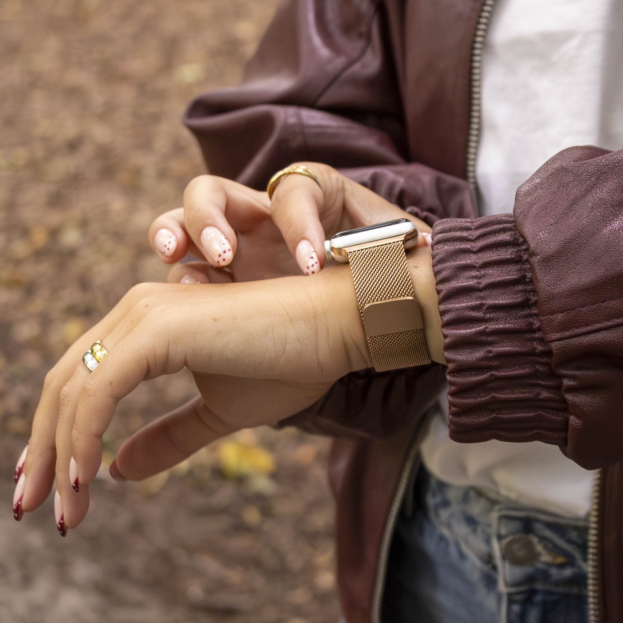 Řemínek Milanese pro Apple Watch v růžovém zlatě s elegantním provedením | Ventumra