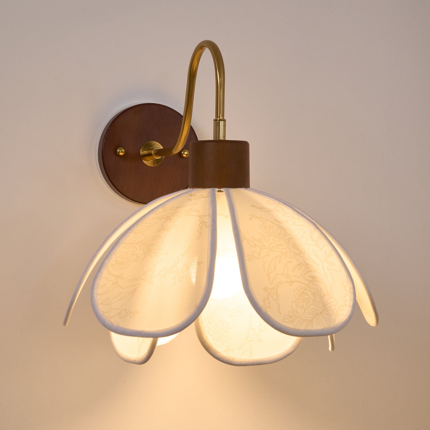 Yuki Wall Lamp Floral Wood Fabirc | ventumra
