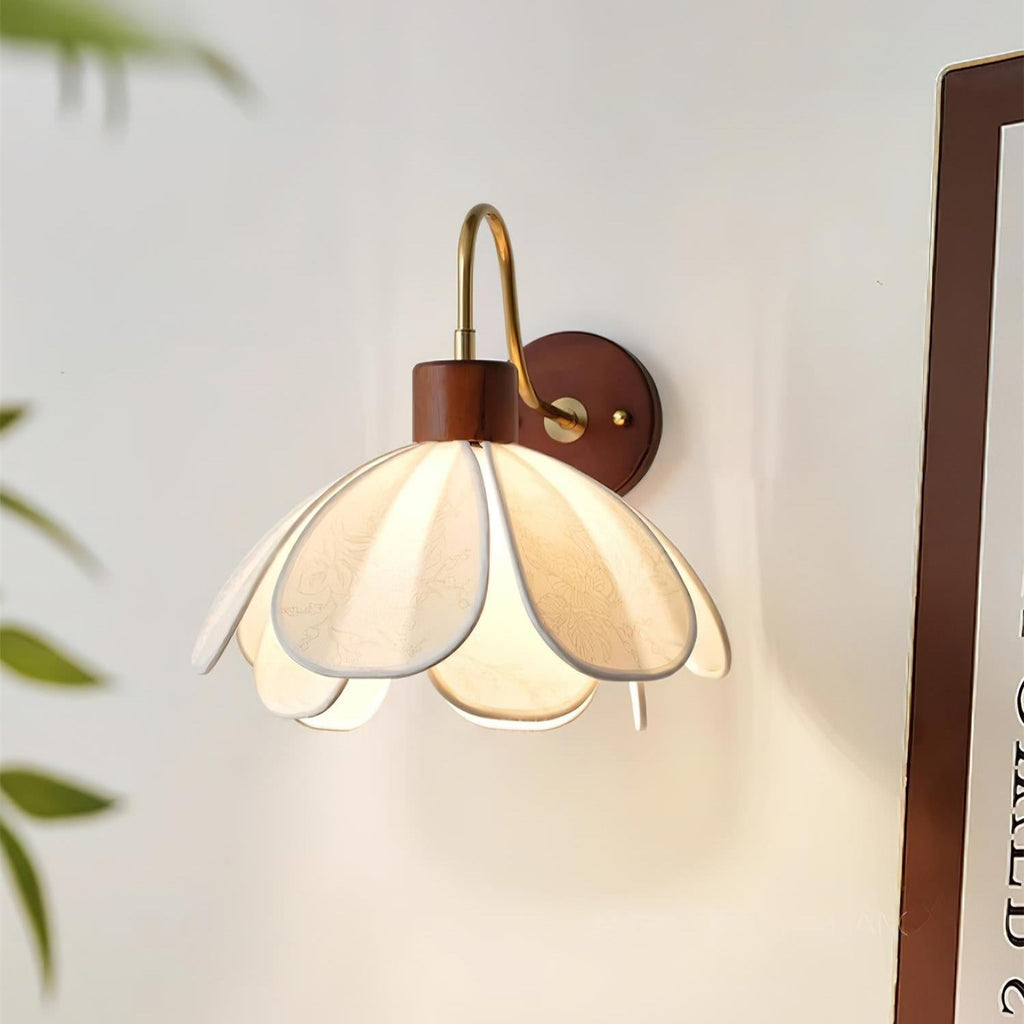 Yuki Wall Lamp Floral Wood Fabirc | ventumra
