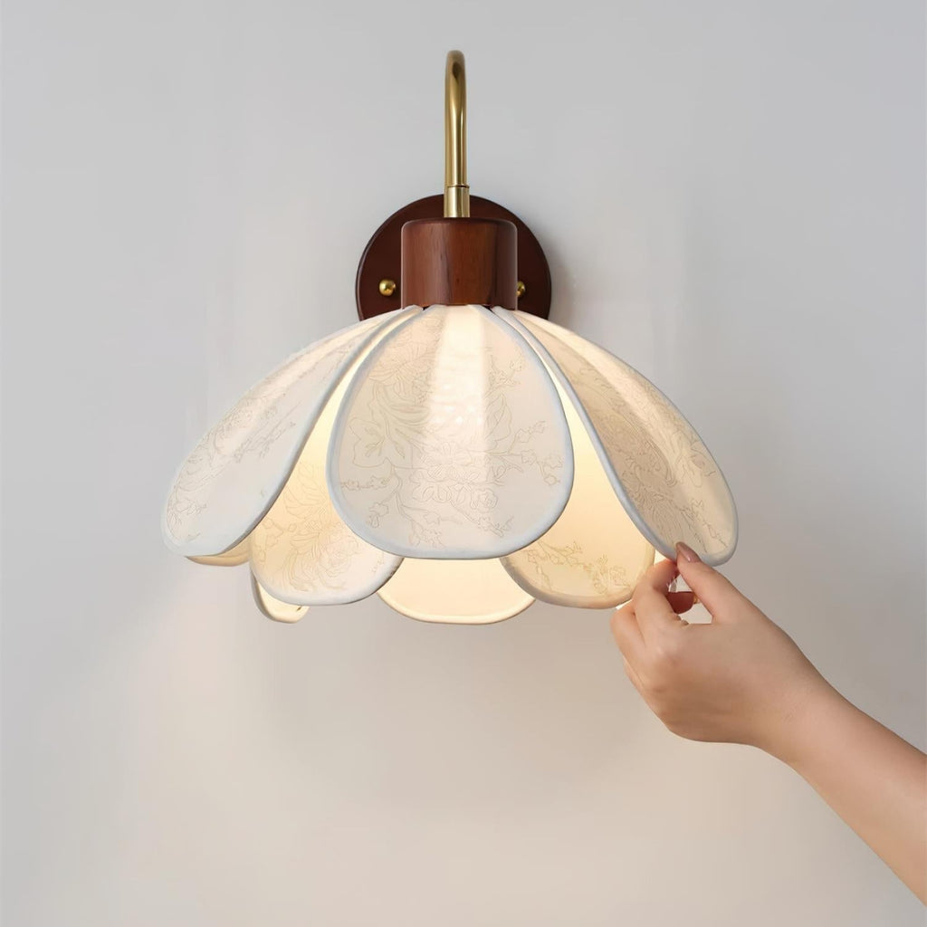 Yuki Wall Lamp Floral Wood Fabirc | ventumra