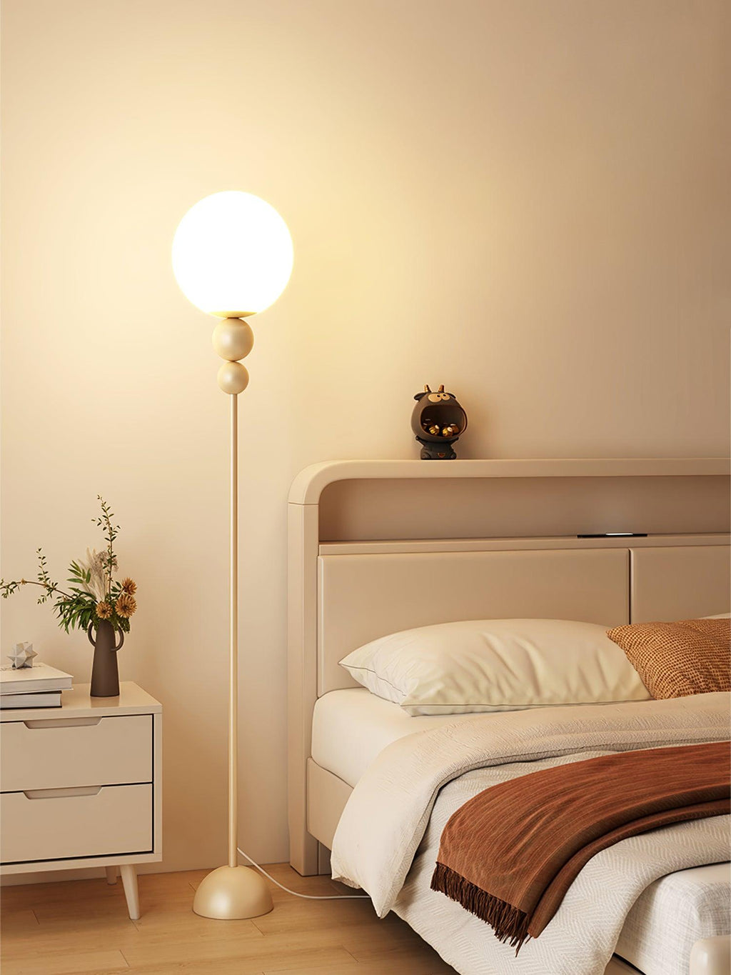 Lumara Floor Lamp in Metal and Glass with Modern Style