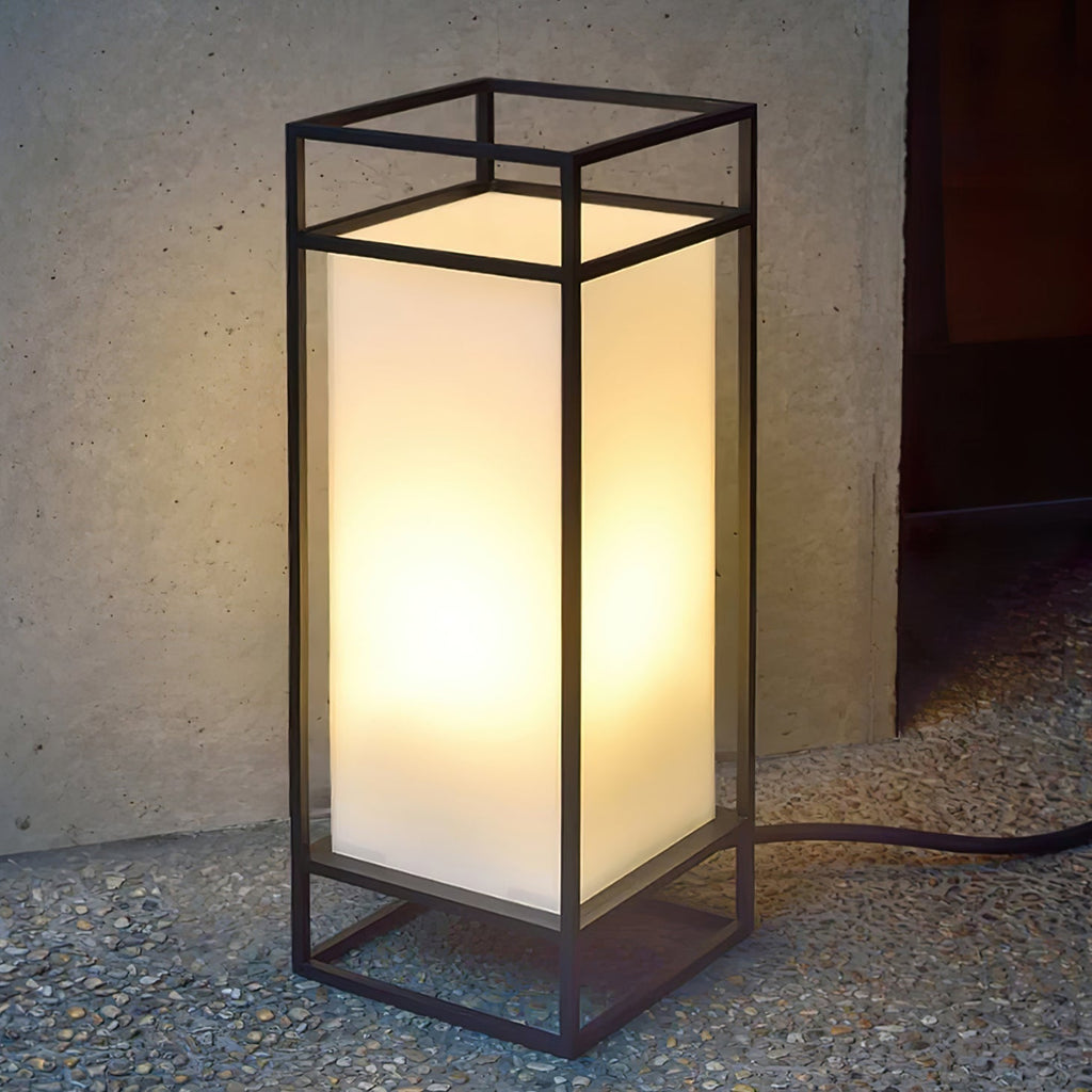 Architektoniczna lampa w formie latarni skrzynkowej | Ventumra