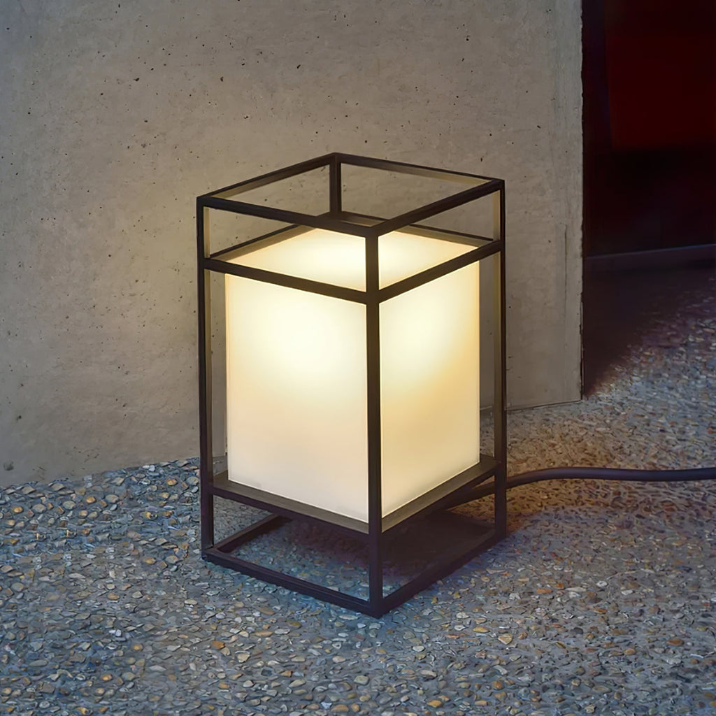Architektoniczna lampa w formie latarni skrzynkowej | Ventumra