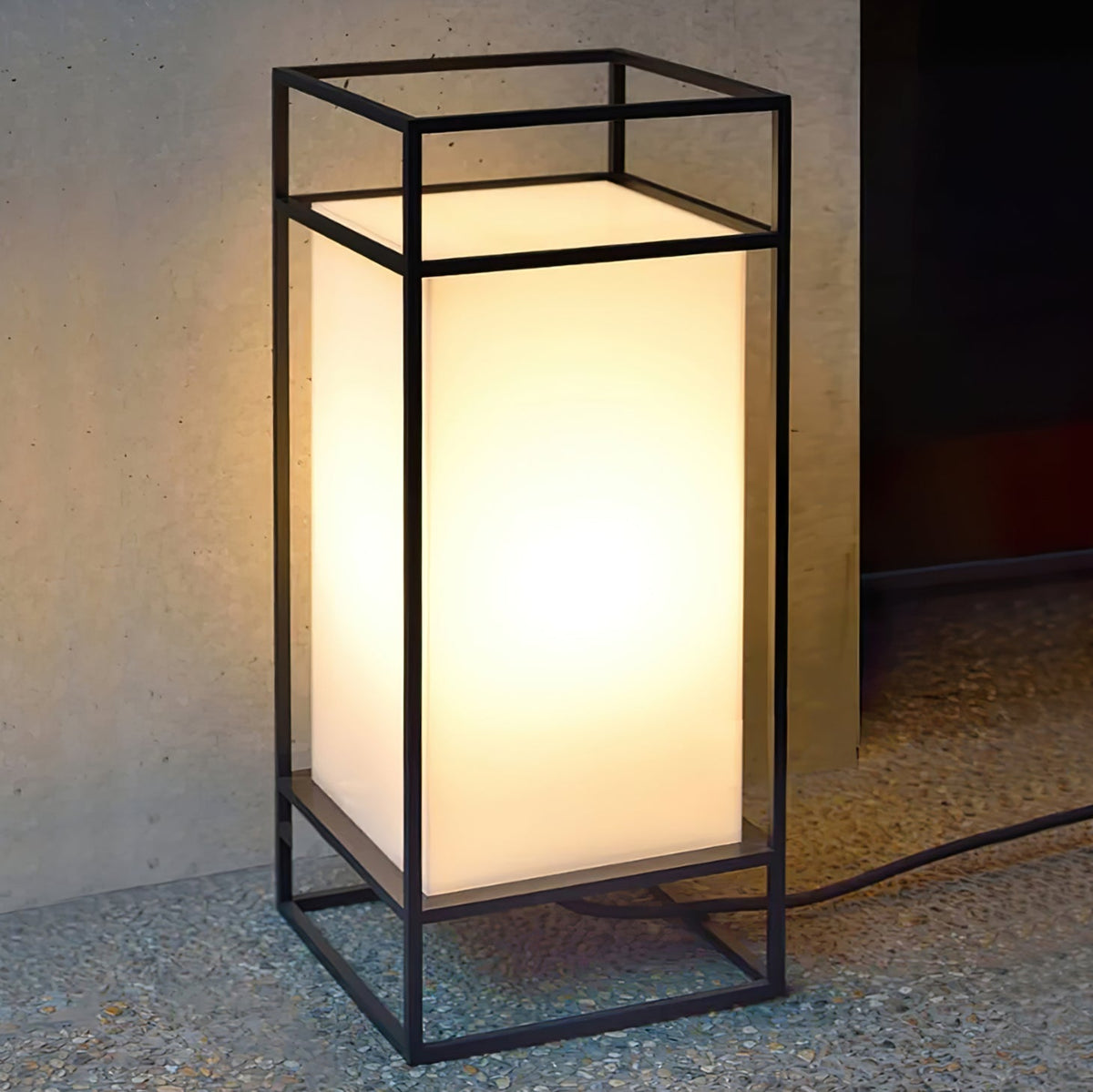 Architektoniczna lampa w formie latarni skrzynkowej | Ventumra