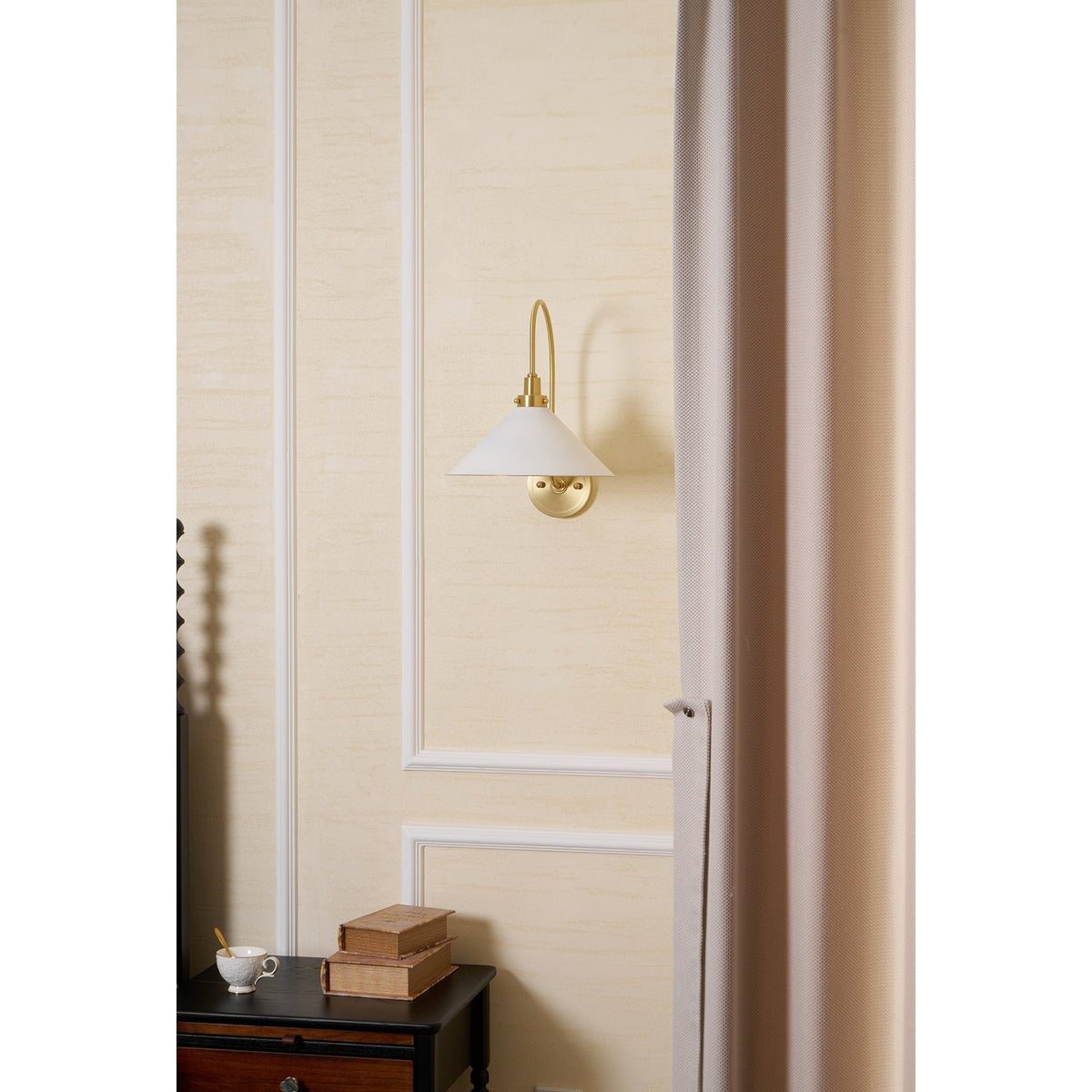 Arden Tapered Wall Sconce | Ventumra