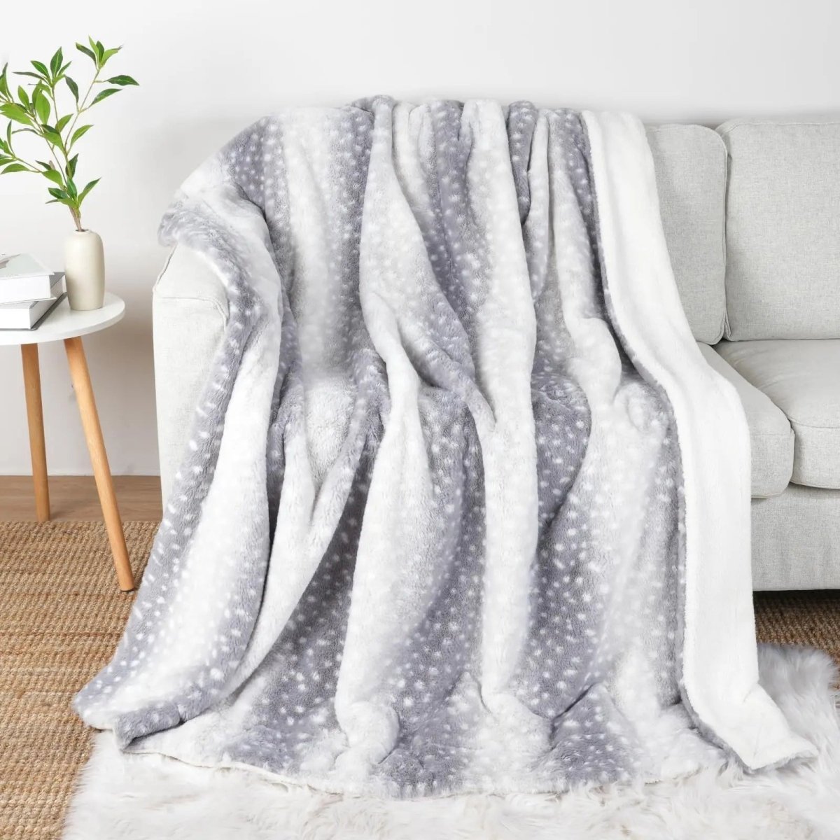 NatureNest Reversible Wild Fur Throw — Deer Motif Cozy Plush Blanket