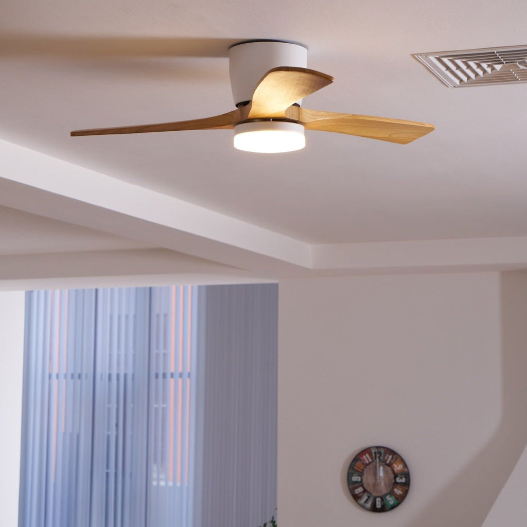 Stropní ventilátor se svítidlem Isben a dřevěnými lopatkami | Ventumra