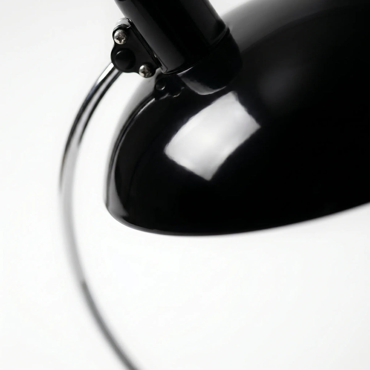 Kaiser Ideell Modern Dome Table Lamp For Focused Task Lighting | Ventumra