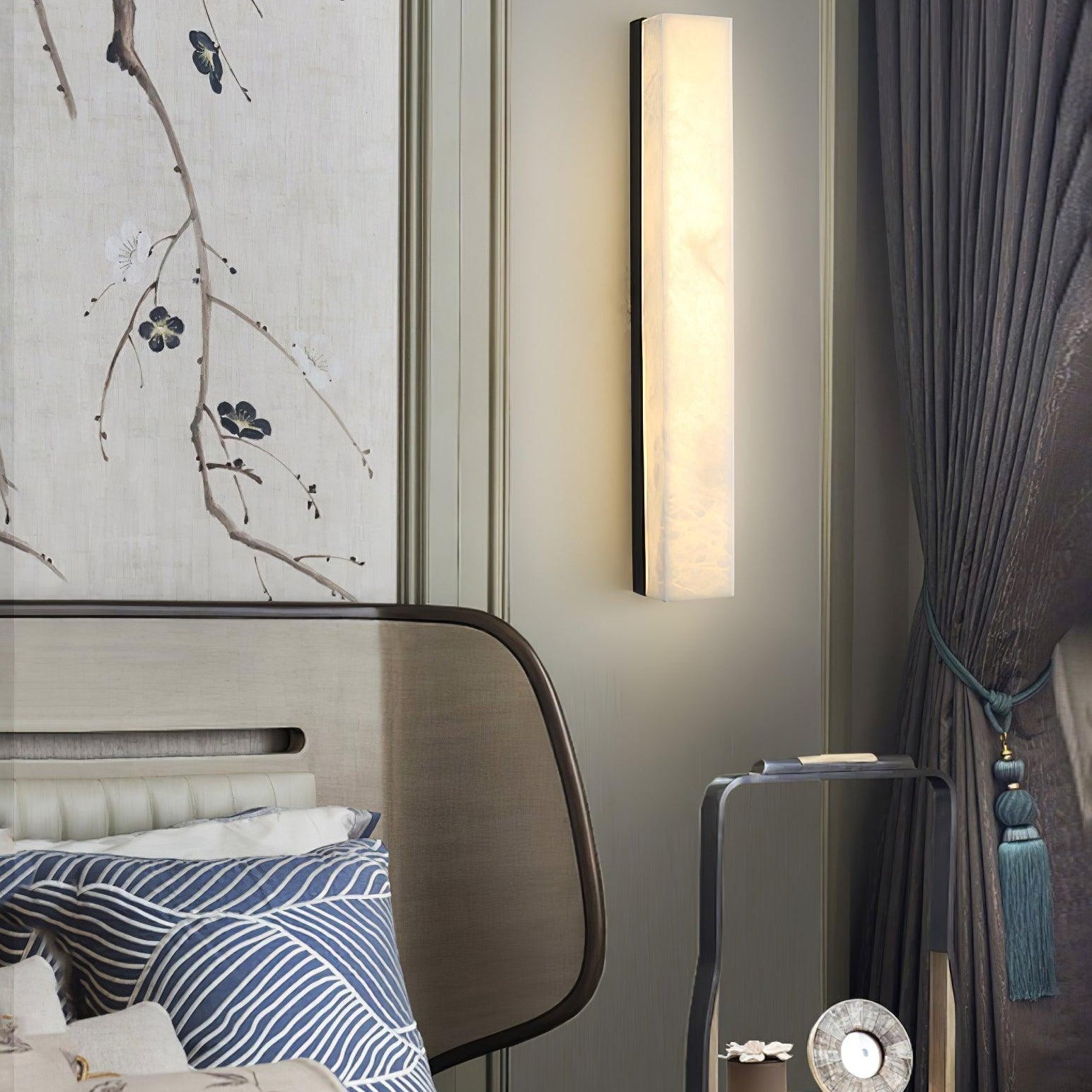 Isen Linear Brass Alabaster Wall Lamp | ventumra