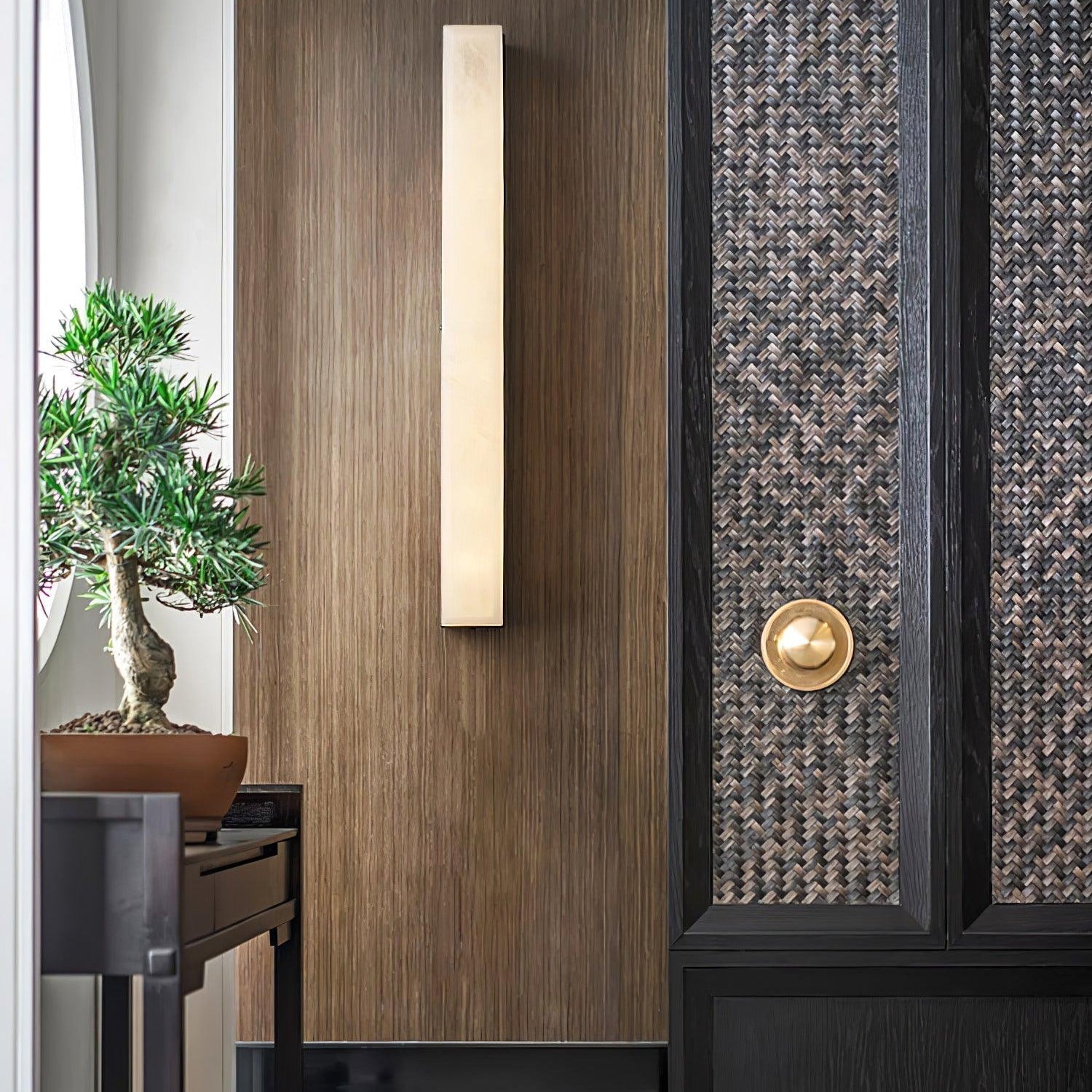 Isen Linear Brass Alabaster Wall Lamp | ventumra