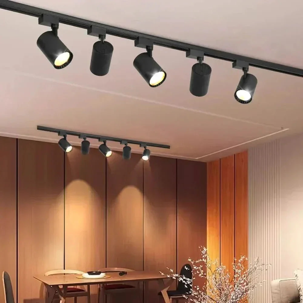 LED bodové světlo NovaGlow — otočný montážní držák, nastavitelný úhel svícení, COB pole