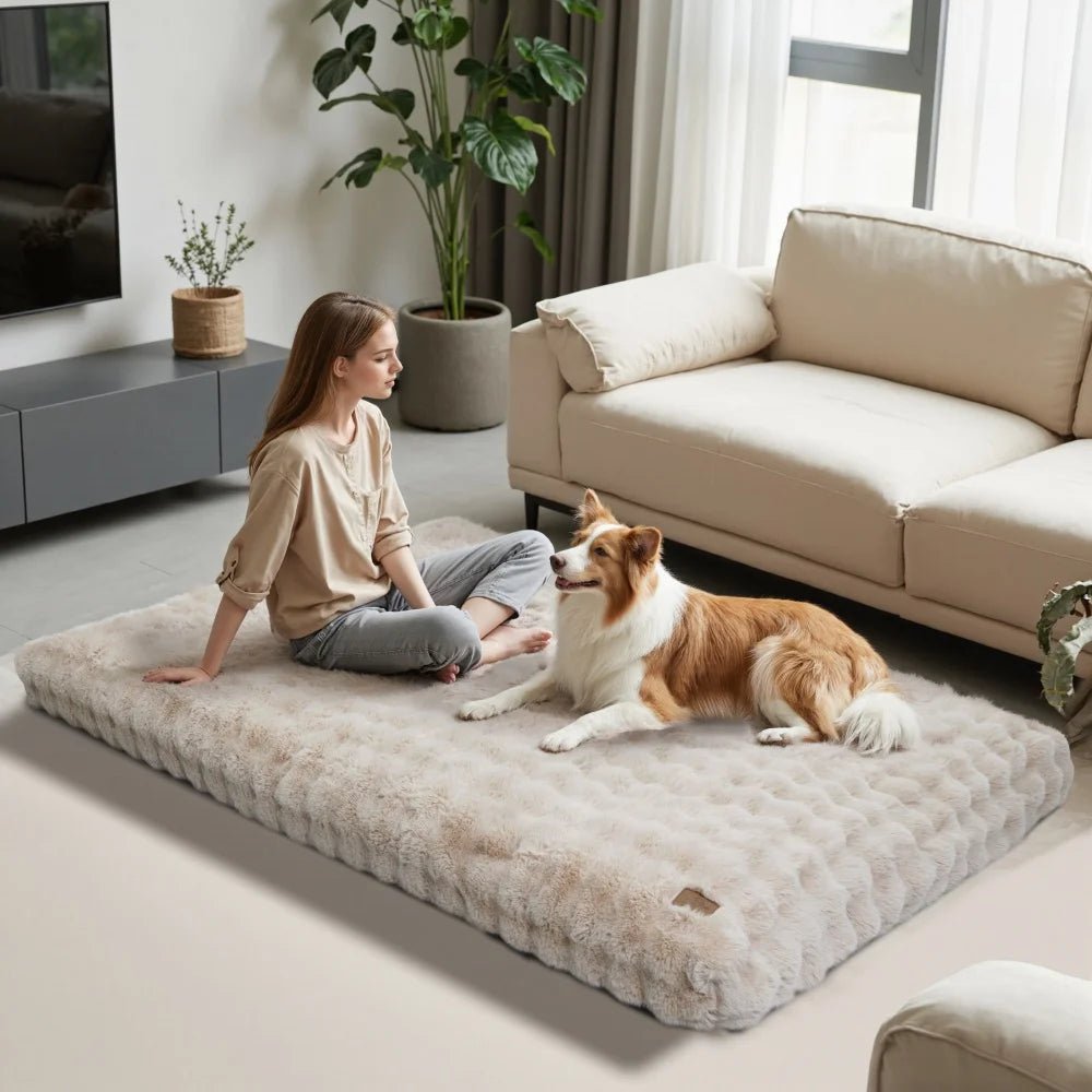 Cama de felpa gruesa de lujo CozyPaw — Acolchado reforzado, funda repelente al agua