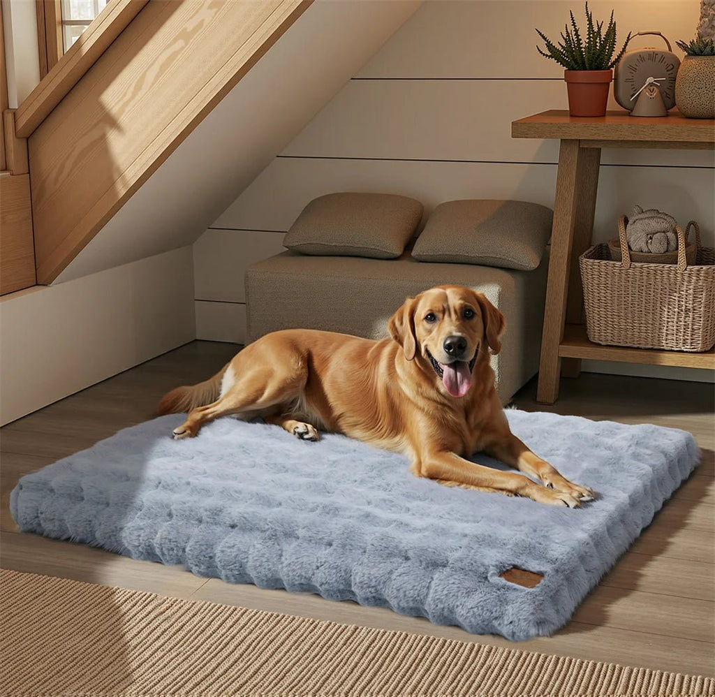 Cama de felpa gruesa de lujo CozyPaw — Acolchado reforzado, funda repelente al agua