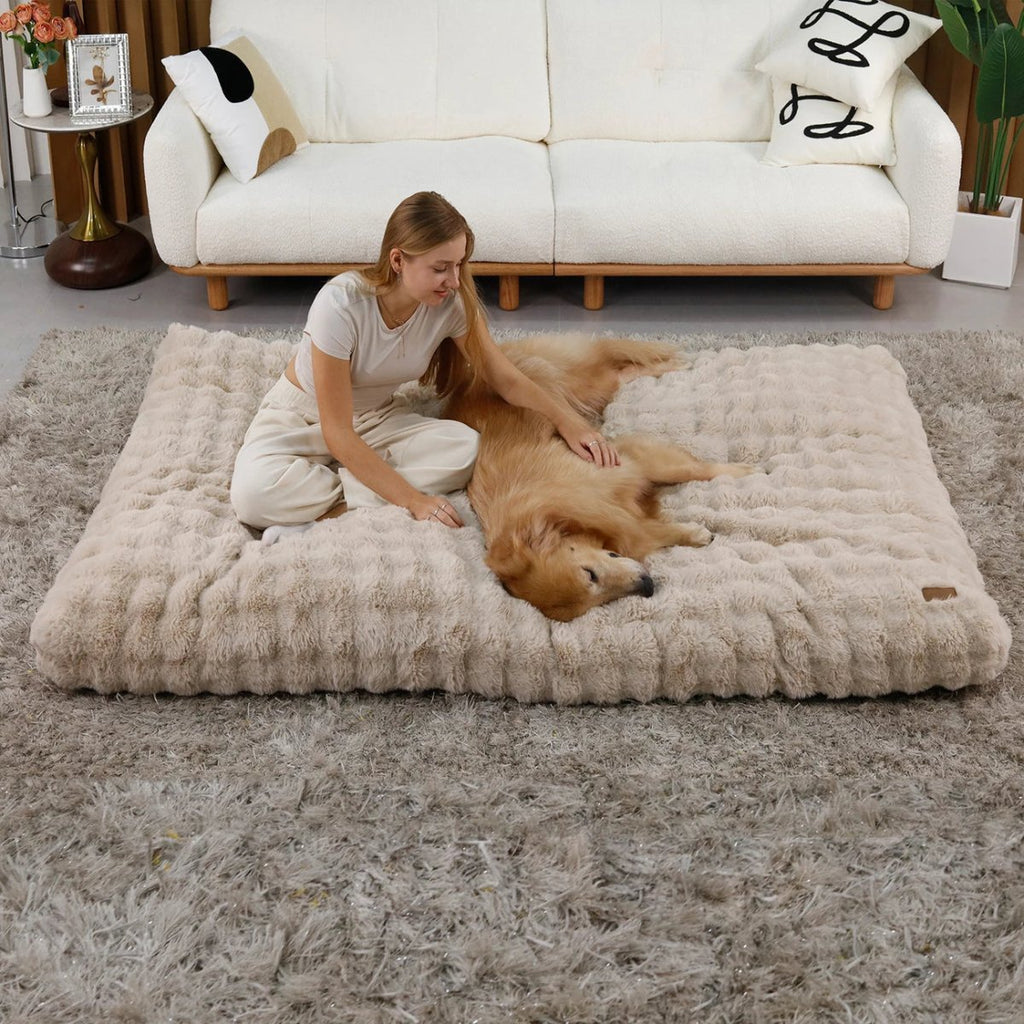 Cama de felpa gruesa de lujo CozyPaw — Acolchado reforzado, funda repelente al agua